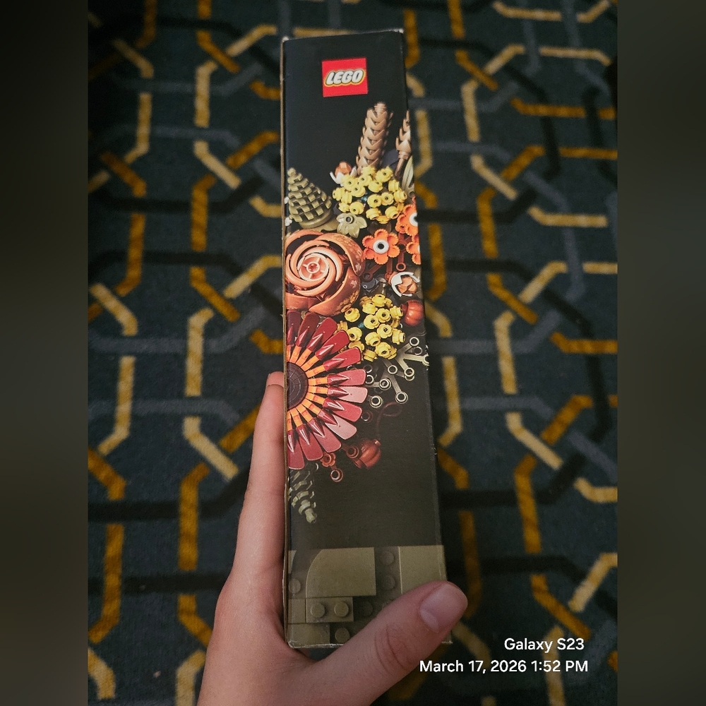 LEGO Dried Flower Centerpiece Set - Picture 2 of 4